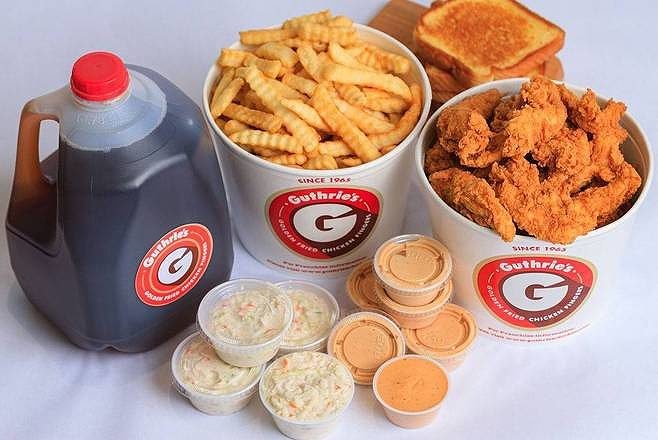 em bé gái đá gà,Em bé gái đá gà: Bức tranh đầy cảm xúc và thông điệp sâu sắc em bé gái đá gà,Em bé gái đá gà: Bức tranh đầy cảm xúc và thông điệp sâu sắc